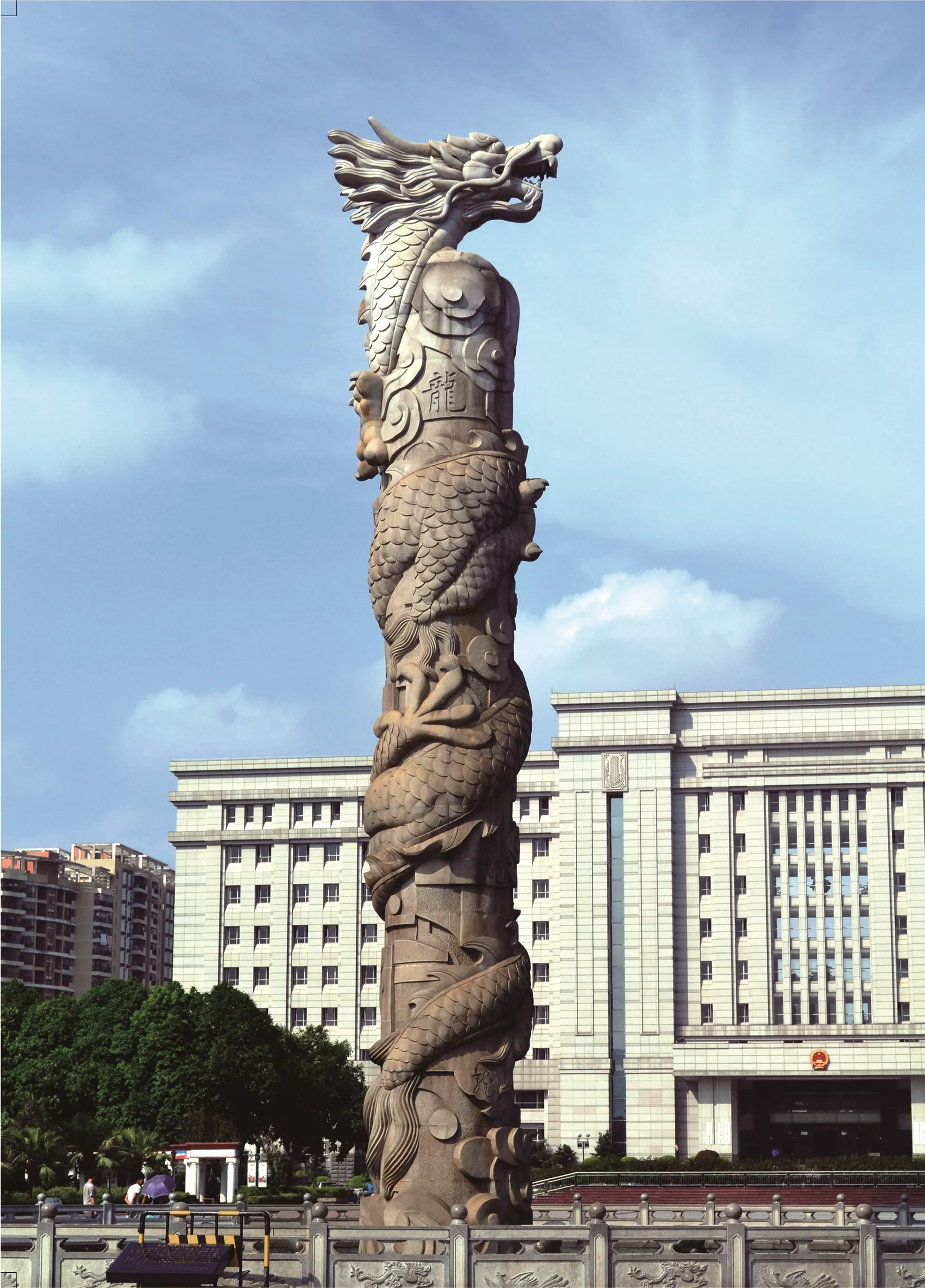 广东省东莞市大嶺山广场龙柱